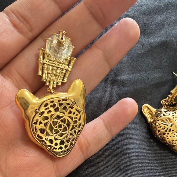 Sold Out Kendra Scott Maura Vintage Gold Jaguar Earrings in Sage Serpentine - Picture 12 of 13